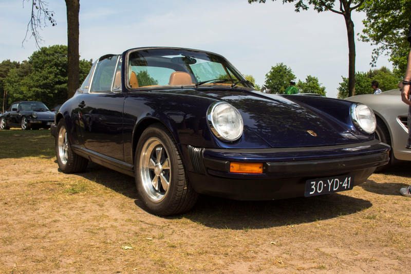 Dark blue over tan leather, such a pretty colour combo for a Targa!